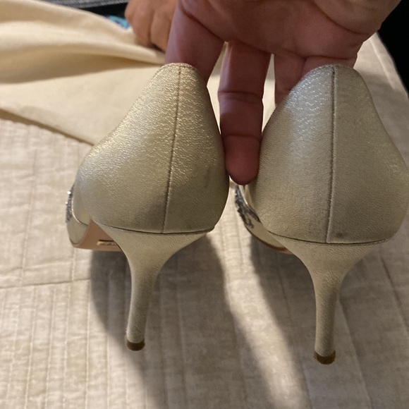 Golden heels - Picture 4 of 9